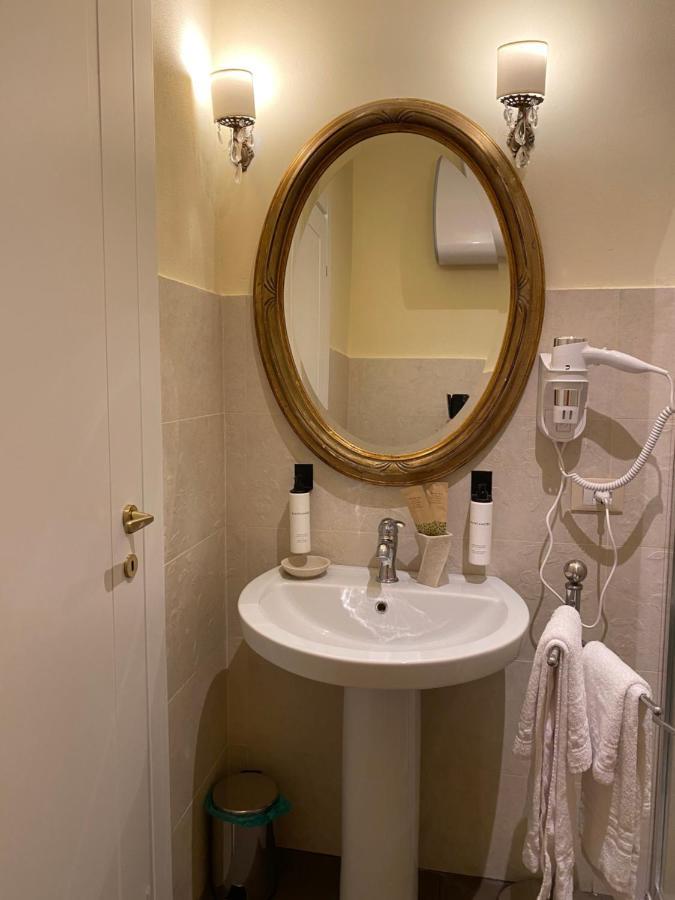 Palazzo Lari Sarzana Hotel Екстериор снимка