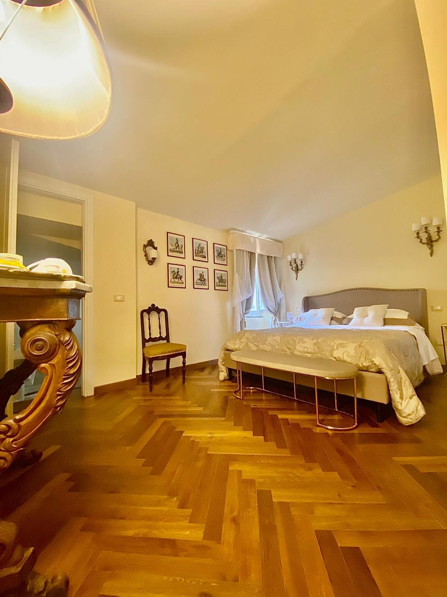 Palazzo Lari Sarzana Hotel Екстериор снимка