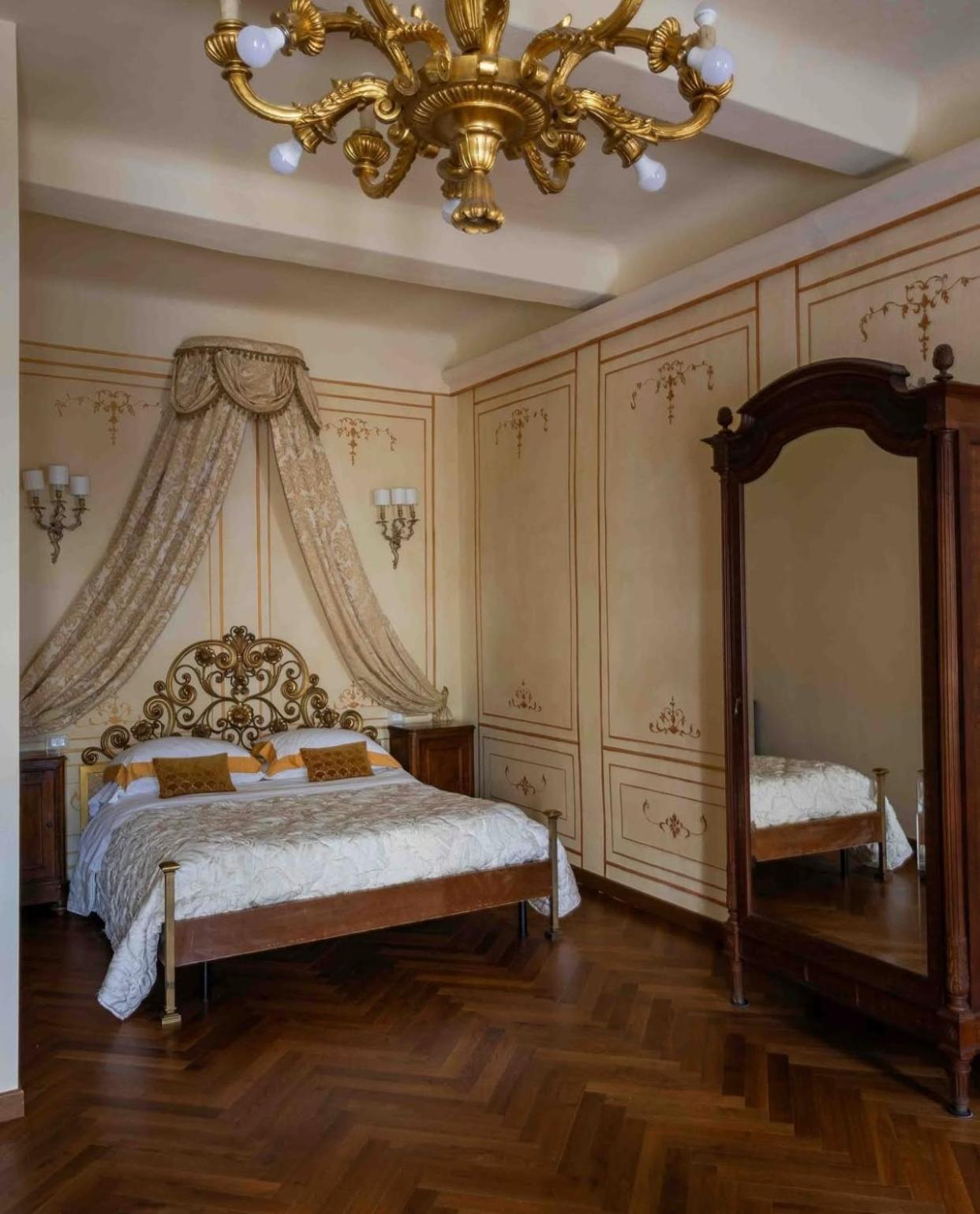 Palazzo Lari Sarzana Hotel Екстериор снимка