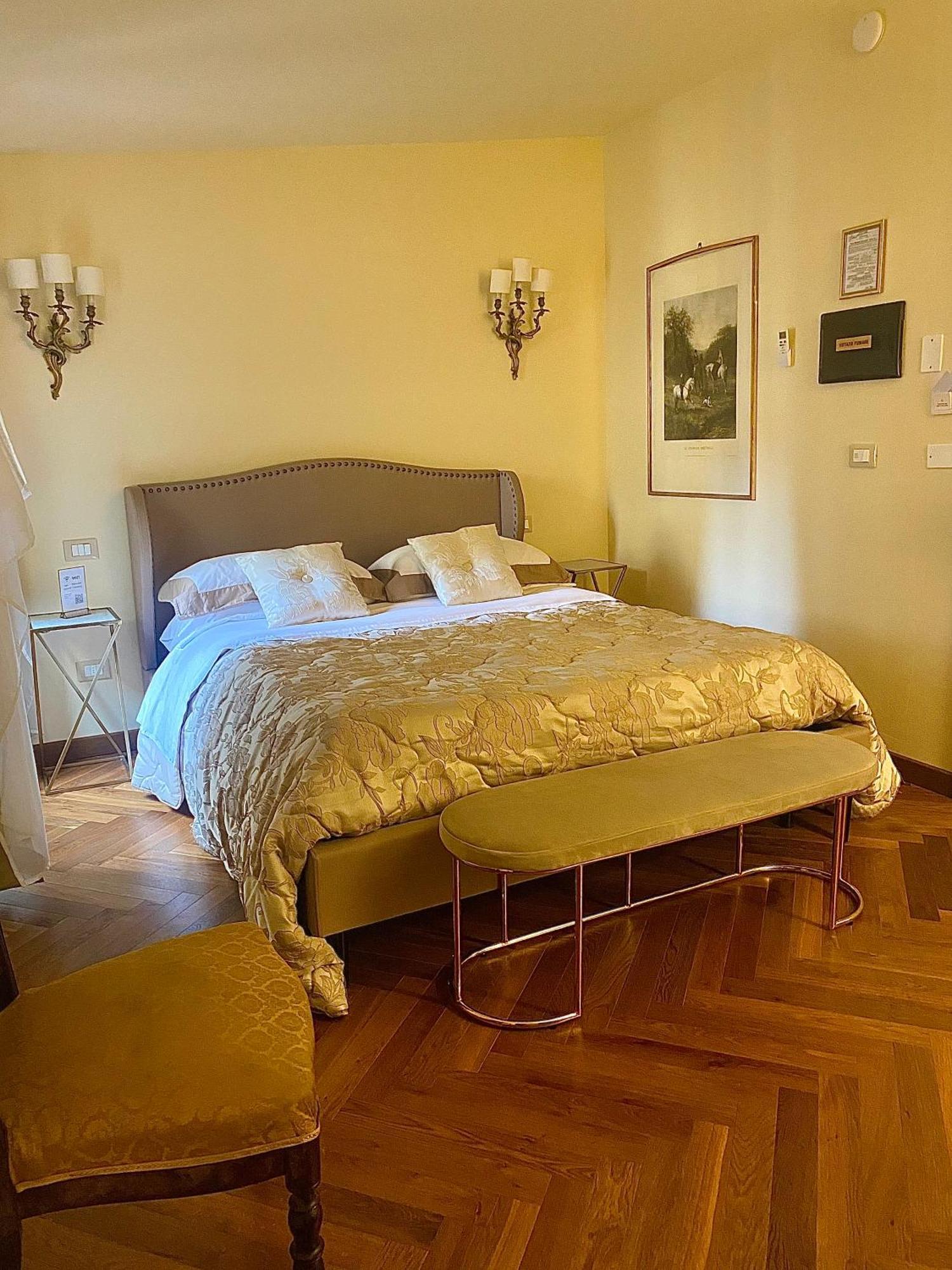 Palazzo Lari Sarzana Hotel Екстериор снимка