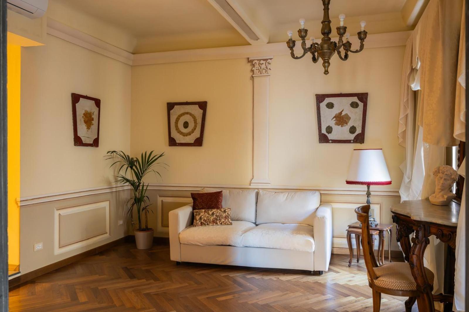 Palazzo Lari Sarzana Hotel Екстериор снимка