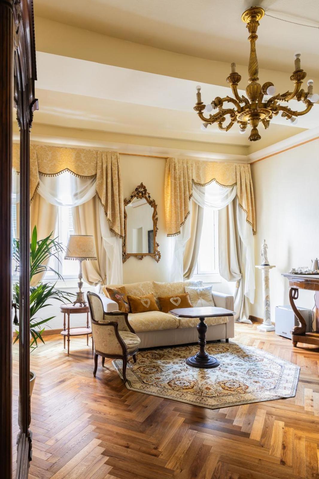 Palazzo Lari Sarzana Hotel Екстериор снимка