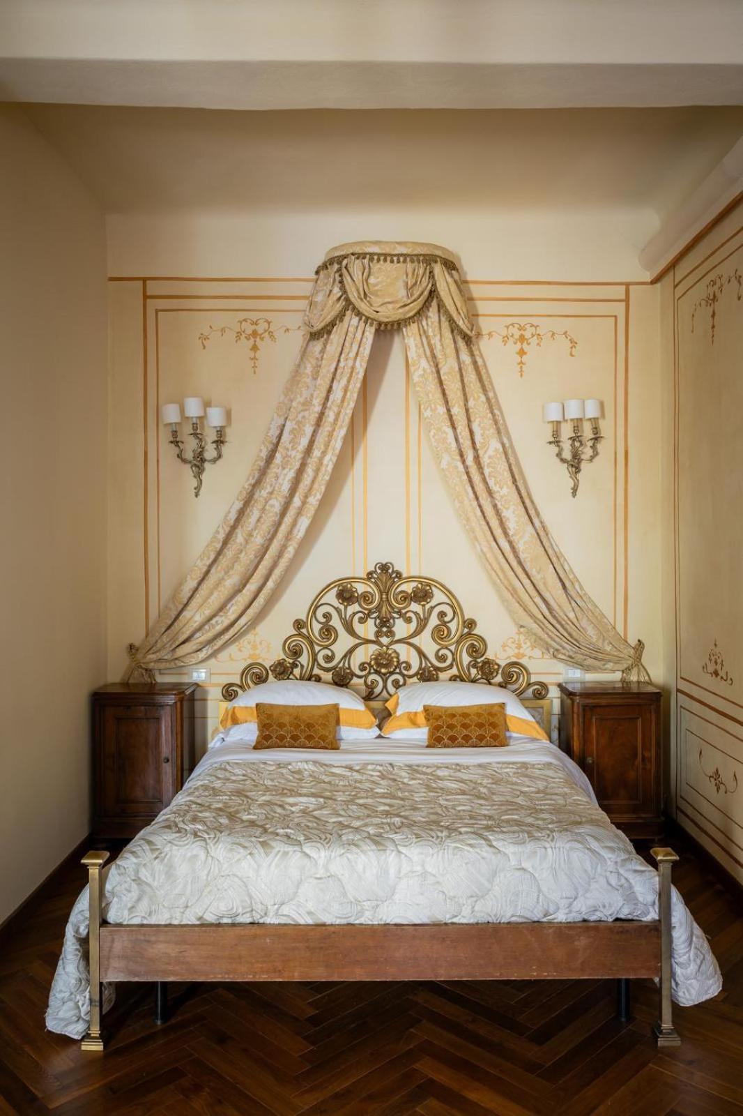 Palazzo Lari Sarzana Hotel Екстериор снимка