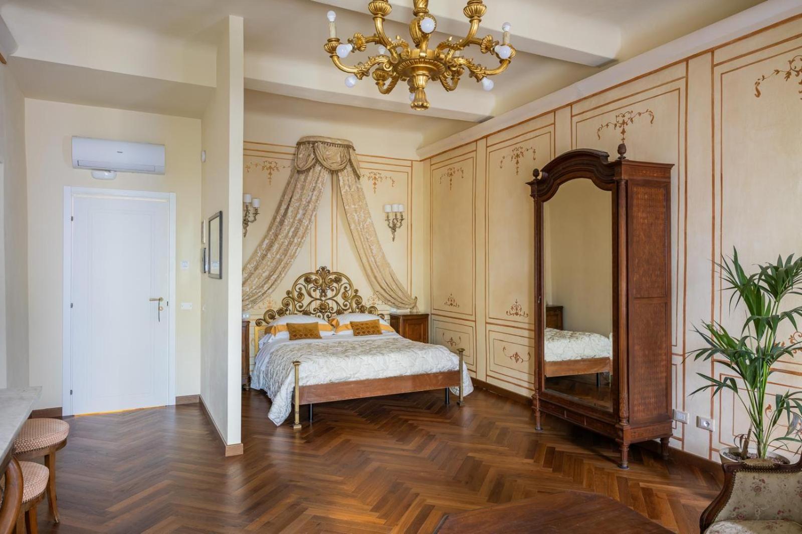 Palazzo Lari Sarzana Hotel Екстериор снимка