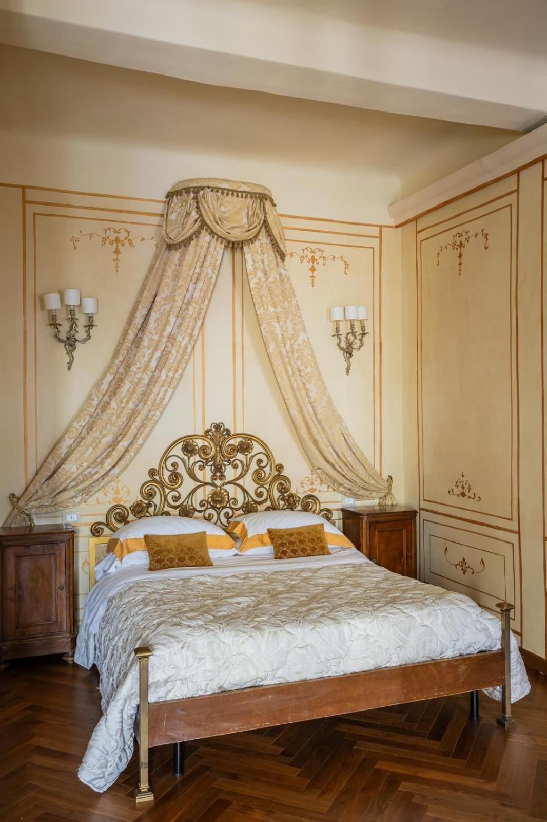 Palazzo Lari Sarzana Hotel Екстериор снимка