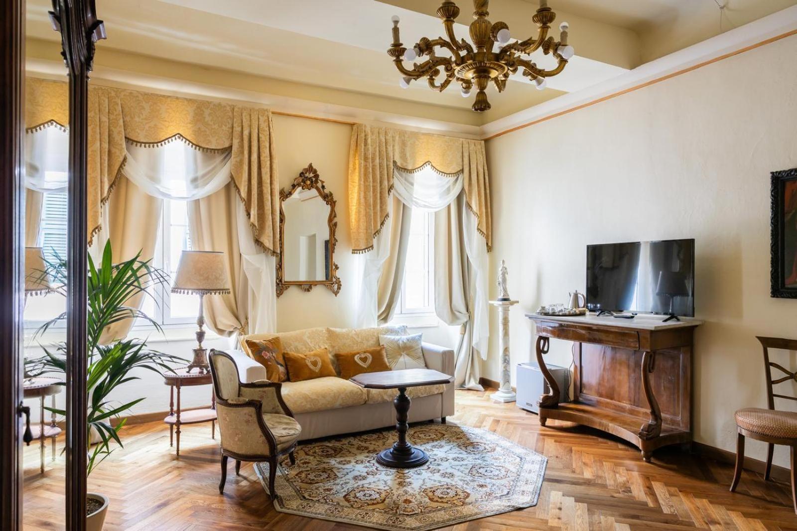 Palazzo Lari Sarzana Hotel Екстериор снимка