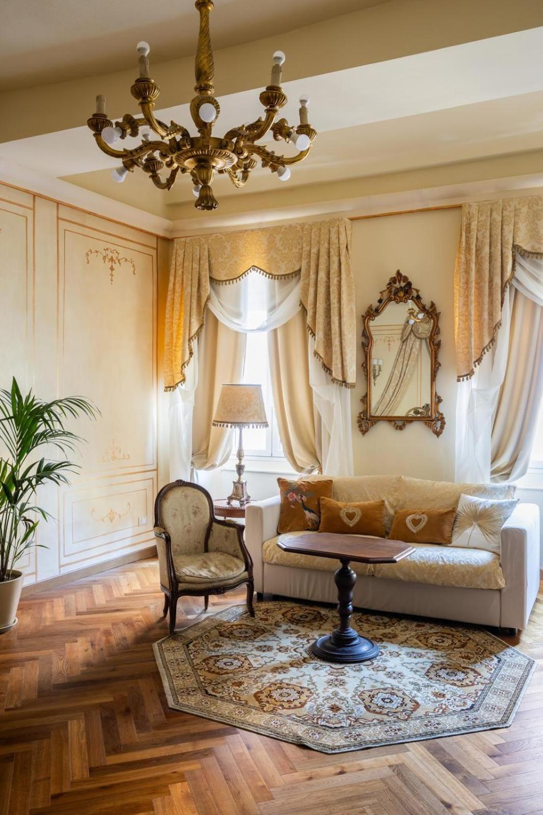Palazzo Lari Sarzana Hotel Екстериор снимка