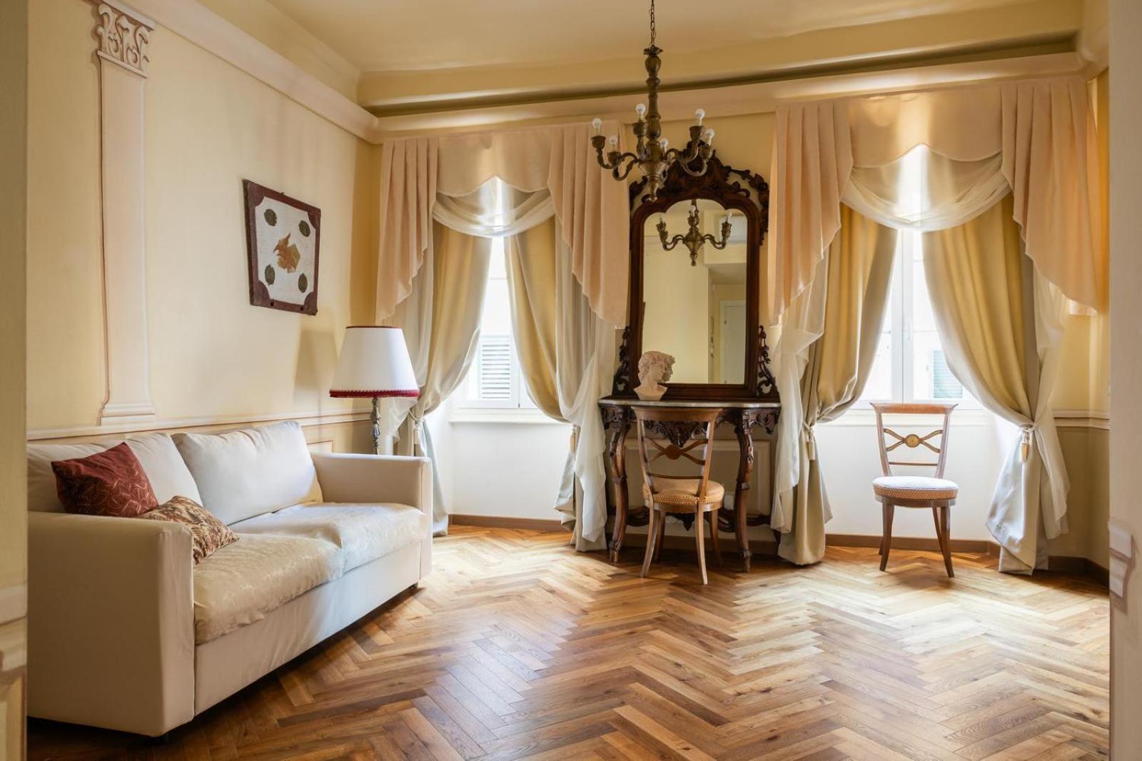 Palazzo Lari Sarzana Hotel Екстериор снимка