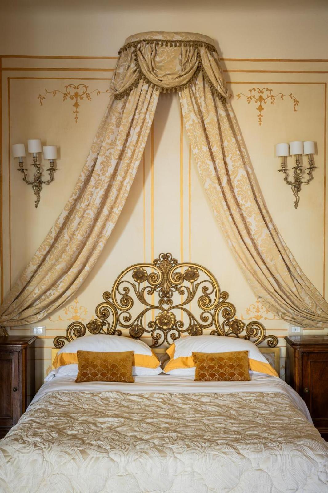 Palazzo Lari Sarzana Hotel Екстериор снимка